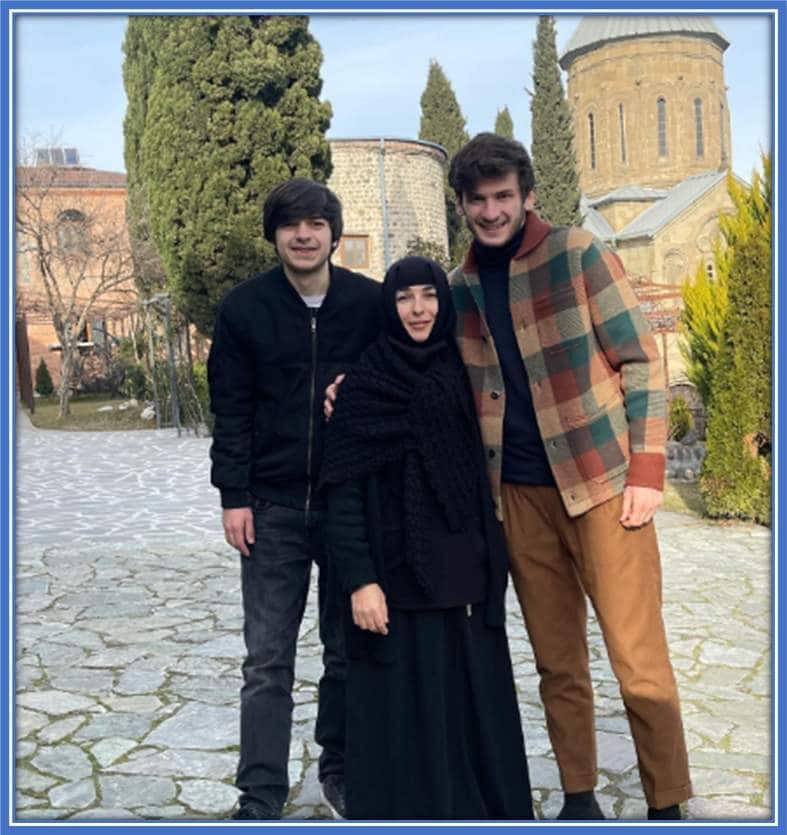 خویچا کواراتسخلیا و مادرش