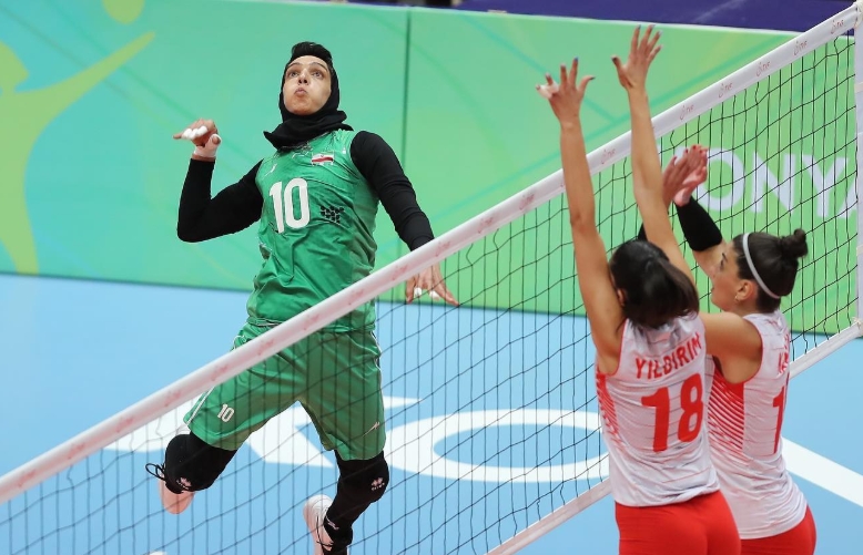 مائده برهانی بدون حجاب اجباری