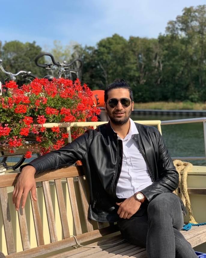 بیوگرافی امیرحسین اسفندیار